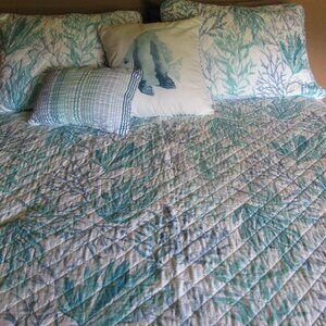 NEW! QUEEN SIZE QUILT SET W/ 2 SHAMS & 2 PILLOWS - SIGRID OLSEN
